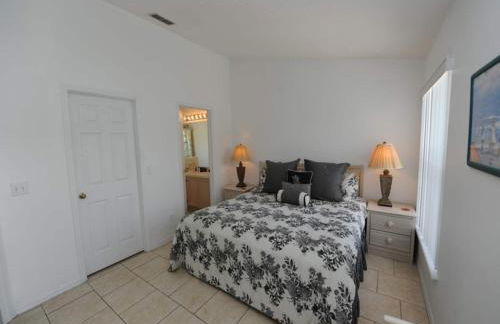 Holiday Hideout - Photo 9