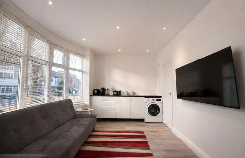 Cozy 1-Bed Flat Ideal for Short & Long Stays - Foto 1