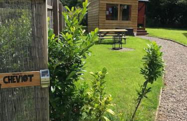 Luxury Railway carriage with own private hot tub - Photo 4