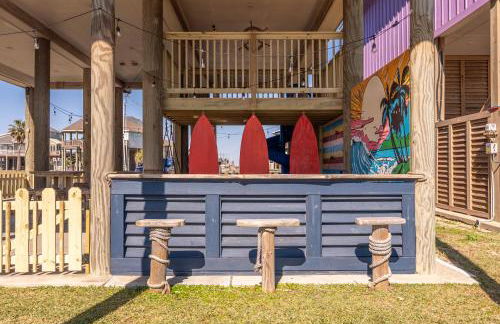 Noisywaves - Beachfront Paradise with Hot Tub, Yard, and Game Room - Foto 46