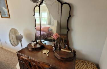 Oscoda Hilltop Haven - Great Location near Beach! - Foto 43