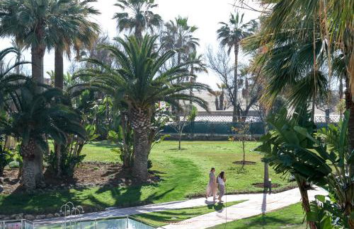MARBELLA BANUS SUITES - Banús Playa Rocío - 3BR - 3BA - Direct Beach & Sea Access Complex - Outdoor Terrace w Garden Views - Pool - 3 Min Walk to Puerto Banús & Corte Ing Luxury Shopping - Ideal for Families - Foto 41