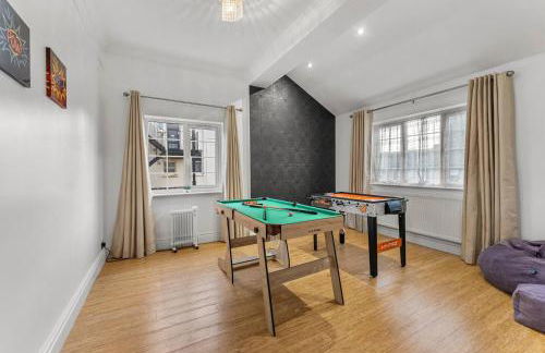 Perfect Booking 4 Bed Home in Cheltenham - Photo 26