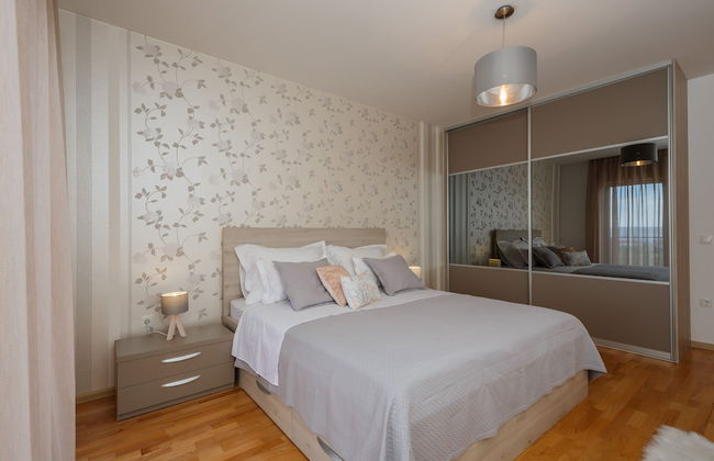 Luxury Secluded Villa w. Pool, Jacuzzi and Garden - Photo 2