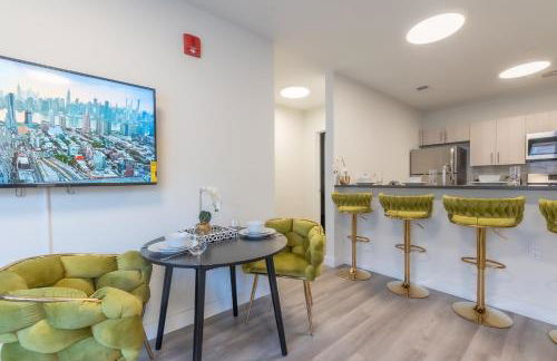 Opulence in Olive 4 bedrooms, 4 baths with 10 beds, Park 2 cars FREE - Foto 13