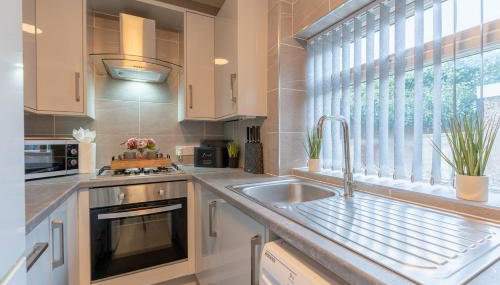 Glenroy Place - sleeps 7, private drive, log burner - Foto 5, stove, dishwasher