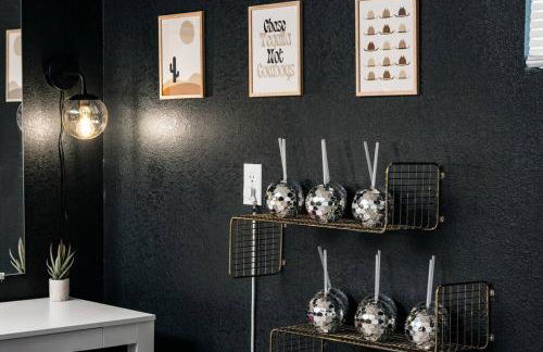 Wild West Disco Haus 2! New Hot Tub, Patio + Gym - Foto 15