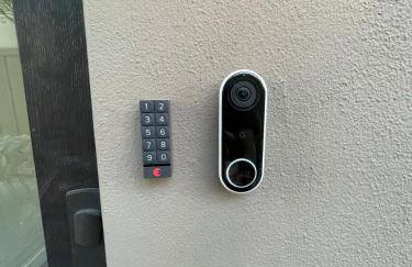 Luxury 3BR Hillside Retreat wAC Panoramic View - Photo 36