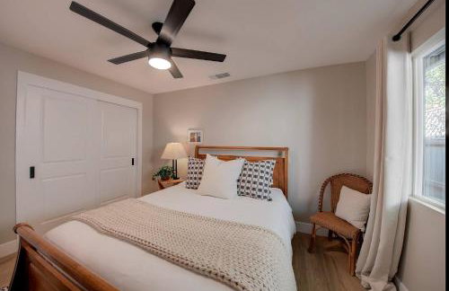 Folsom Old Town Escape • Cozy Cottage + Library - Foto 73