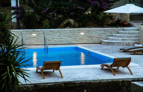 Merita Apartments with Pool - Photo 7