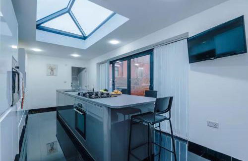 Group-Friendly Home near Manchester with Hot Tub and Private Cinema Room - Foto 15