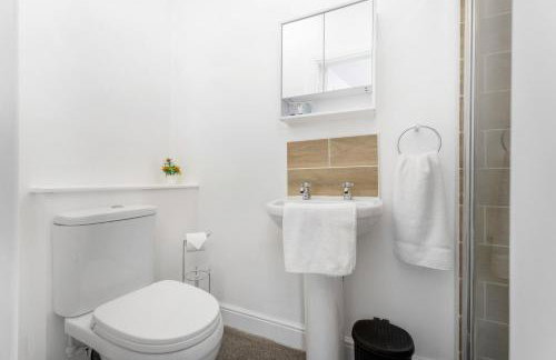 NEW! Stylish 5-Bed Apartment in Stockton-on-tees by Stay With Us, Perfect for Contractors & Large Groups, FREE Parking! - Foto 48