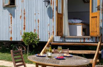 Honey Bee - Comfortable luxury shepherds hut with hot tub - Foto 20