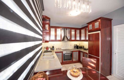 Dana's Luxury Maisonette - Photo 35