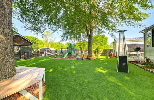 Home with Hot Tub, Playset and Grills in Clarksville! - Foto 23