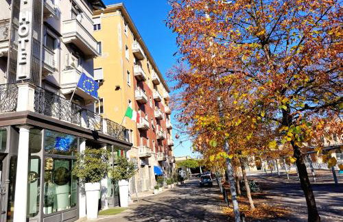 PARMA EXPRESS Traveller's Lodging front Station FS PARKING & Bicycle Storage - Foto 34