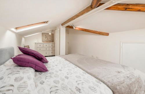 049 - Attico ELEGANTE, 10 minuti a piedi da MARE e SPIAGGIA - POSTO AUTO PRIVATO GRATIS - Foto 24