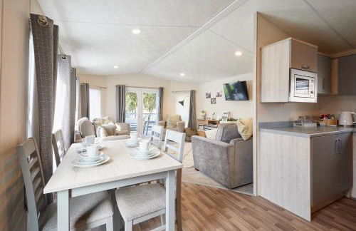 Pine Lodge with Hot Tub - Foto 14