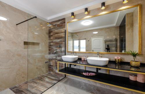 Villa Ragusea With a Private Beach - Photo 46