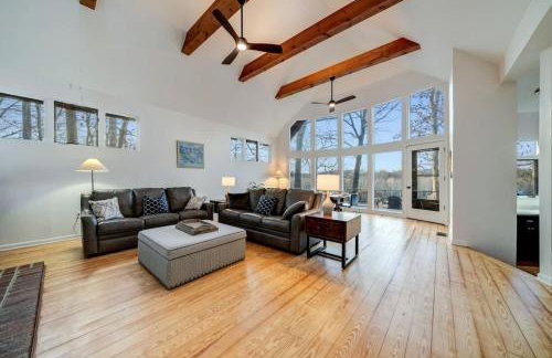 Exclusive Wooded Chalet w Magnificent River Views - Foto 13