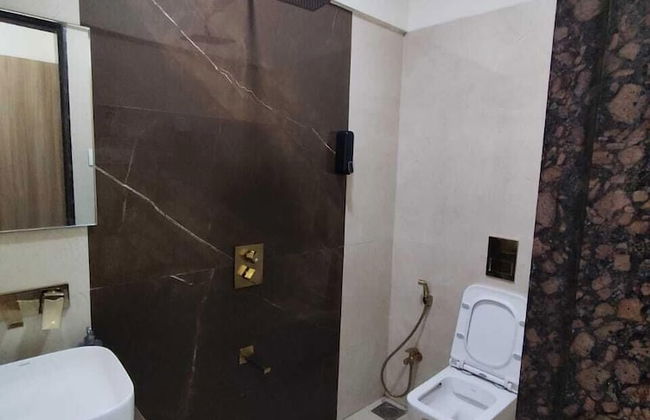 Varsity by Daily Stays - Photo 10