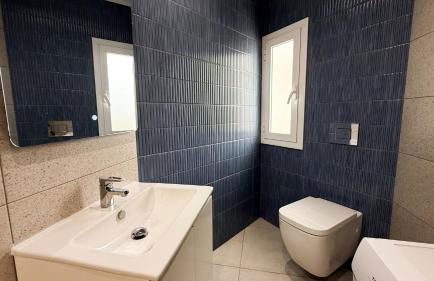 109 - Beachside Renovated 1BR apt 5 min from Beach - Photo 12