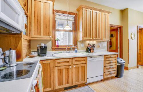 Eau Claire Retreat Close to Campus and Dtwn! - Foto 9