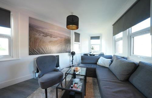 3BR Home Gem - sleeps 9 - Netflix - Near O2 & Greenwich Park - Foto 2