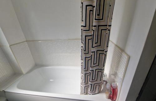 Birmingham City Centre Cosy 2 Double Bedroom Apartment Free Parking Workspace and close to O2 Arena - Photo 29