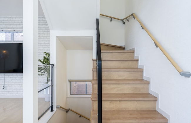 THE LUNA LOUNGE - Photo 68