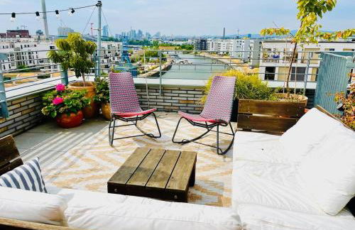 Stylish Riverfront Penthouse with Skyline View - Foto 2