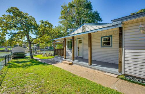 Waterfront Retreat with Hot Tub in Gun Barrel City! - Foto 29