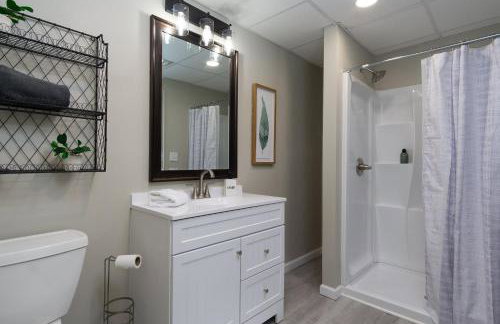 15 Minutes to Asheville! Spacious 7BR Luxury Home | Pool | Hot Tub | Game Room - Foto 59