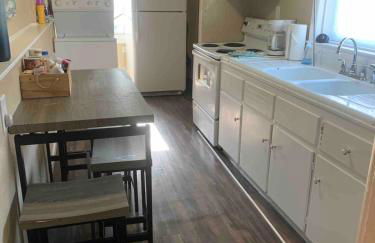 Cute 1 Bdrm Bungalow - New Flooring! - Foto 4