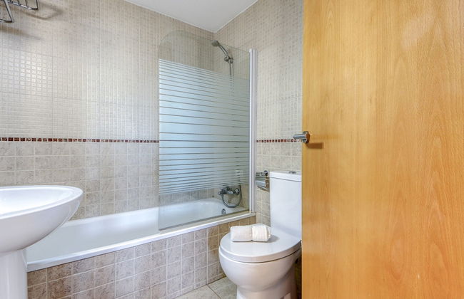 Charming Apartment With Patio - Photo 20