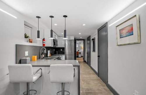 luxury 2 bed 2 bath apt with free parking - Foto 4