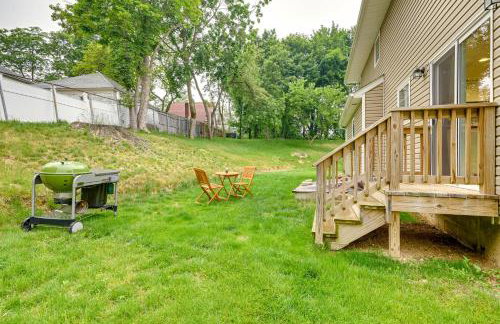 Walk to Shops and Dining Glen Cove Apt with Yard! - Photo 21