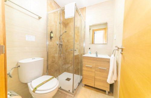 Adosado Nuevo con Piscina, Playa, Garaje y Jardín - Foto 24