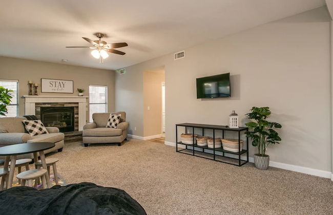 Massive 5 Bdrm Getaway W/pool, Hot Tub, Game Room! - Photo 23