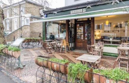 STUNNING GARDEN APARTMENT Central Exclusive Self Catering With Free Off Road Parking By Flat & Wiffi Beautifully Secluded 3 mins From All Amenities THIS IS A HOME NOT A HOTEL - Photo 4