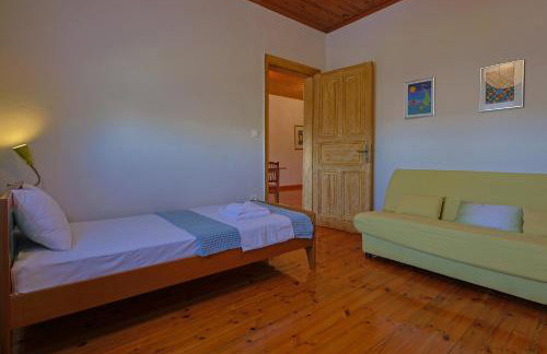 VILLA PEPONI Spacious Traditional Villa with Garden - BBQ & Private Parking - Photo 19