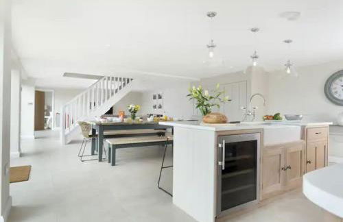 Stone Barn, contemporary barn conversion - Photo 3