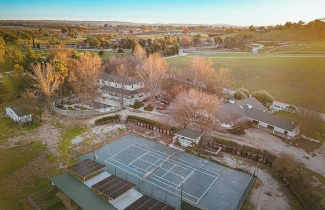 Victorian Manor In Paso Robles Wine Country + Pool, Hot Tub, Firepit, Tennis Court Sleeps 28 - Photo 40