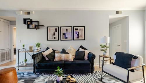 Fireside Double Kings Midtown Luxe Suite - Photo 5