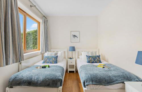 Rocket House - Large family home perched above the river - Foto 24