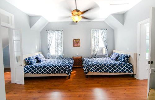 Governors Mansion 5 bedroom-3 bath - Photo 19