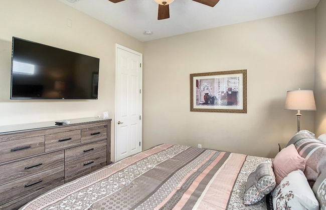 Fantastic 7 Bed 6 Bath in Prestigious Gated Comm - Foto 50