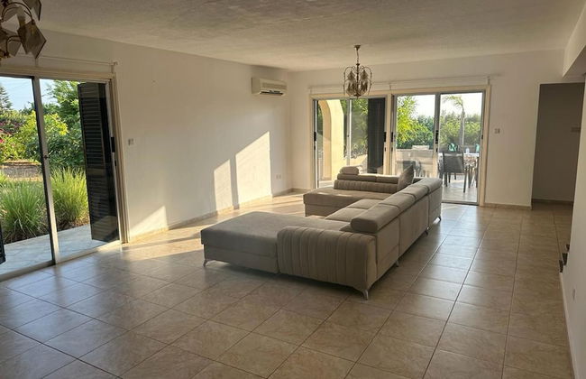 Impeccable 3-bed Villa in Tala - Paphos - Photo 10