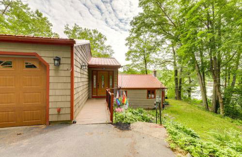 Lakefront Connecticut Retreat Near UConn - Foto 25