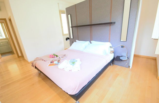 Villa Oliveto with Pool and Lake view - Photo 10